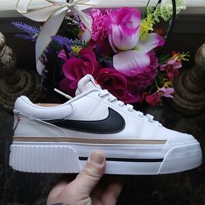 Nike Court Legacy Lift Platform Tennis Athletic Shoes Size 8 for Women
